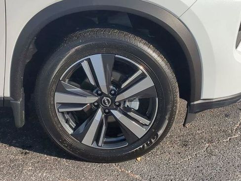 Certified 2025 Nissan Rogue SL w/ SL Premium Package FWD image 11