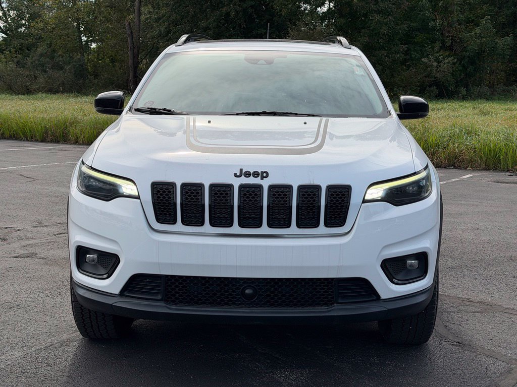 Used 2022 Jeep Cherokee Latitude w/ Sun & Sound Group AWD/4WD image 2