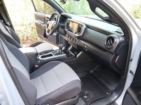 Used 2021 Toyota Tacoma TRD Off-Road w/ Technology Package AWD/4WD image 41