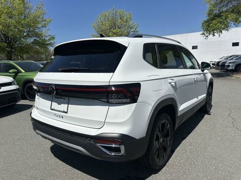 New 2026 Volkswagen Taos SE image 5