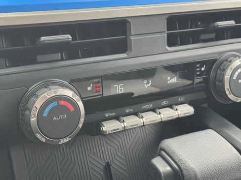 Used 2025 Toyota Tacoma TRD Off-Road image 4