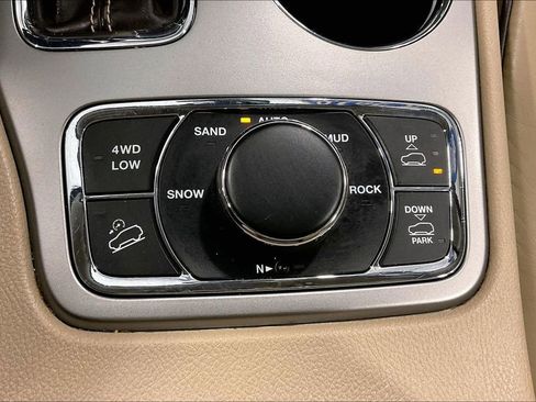 Used 2018 Jeep Grand Cherokee Overland AWD/4WD image 15