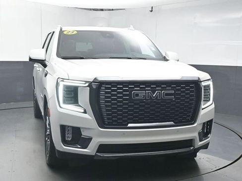 Used 2023 GMC Yukon Denali Ultimate AWD/4WD image 3