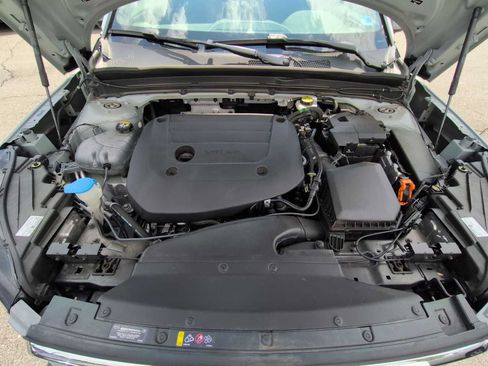 Used 2024 Volvo XC40 B5 Core AWD/4WD image 15