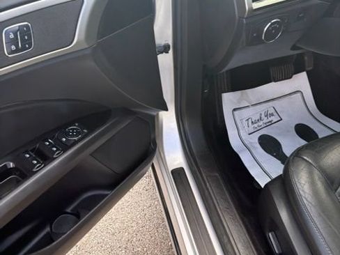 Used 2014 Ford Fusion SE w/ Equipment Group 202A FWD image 9