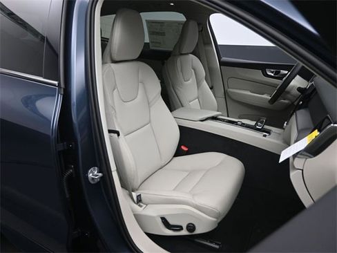 New 2025 Volvo XC60 B5 Core image 27