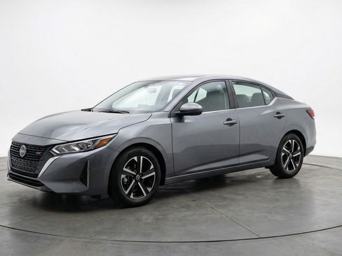 Used 2025 Nissan Sentra SV image 3