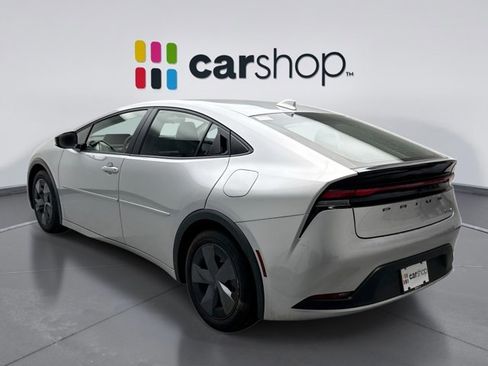Used 2024 Toyota Prius LE image 3