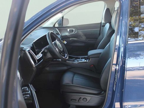 Used 2025 Kia Sorento SX FWD image 17
