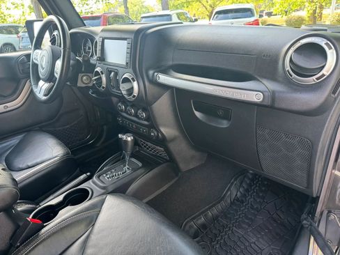 Used 2016 Jeep Wrangler Unlimited Rubicon image 28