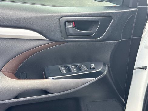 Used 2018 Toyota Highlander LE FWD image 29