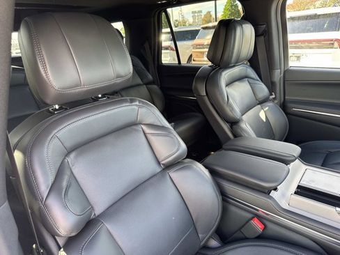 New 2025 Lincoln Navigator Reserve w/ Jet Appearance Package image 18