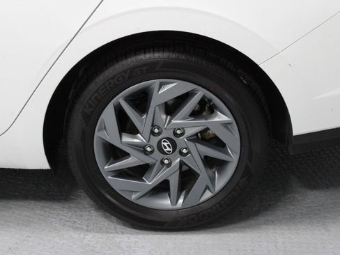 Used 2024 Hyundai Elantra SEL FWD image 19