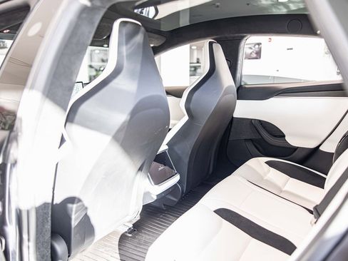 Used 2024 Tesla Model S Plaid image 30