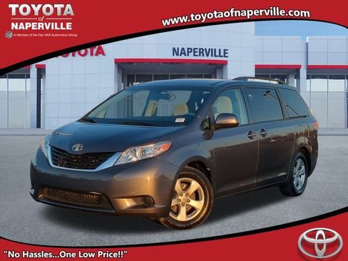 Used 2011 Toyota Sienna LE w/ Towing Pkg image 1