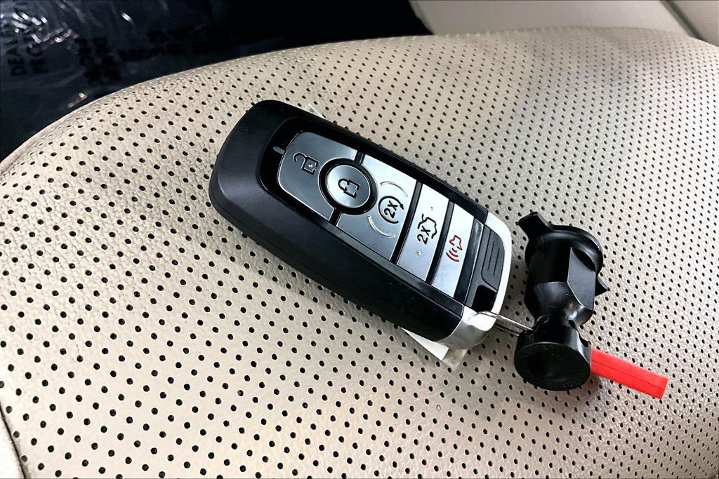 Certified 2020 Ford Escape SEL FWD image 10