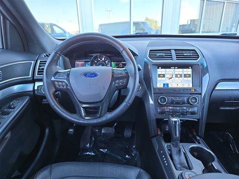 Used 2017 Ford Explorer XLT w/ Equipment Group 202A image 13