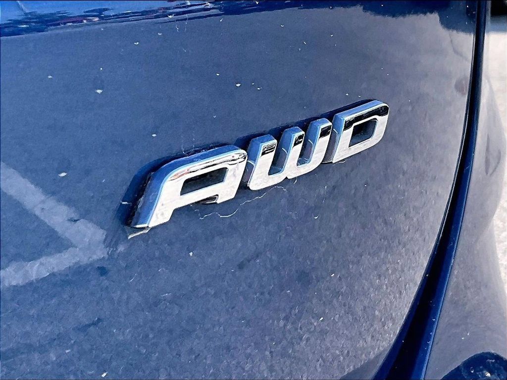Used 2023 Ford Edge SEL AWD/4WD image 9
