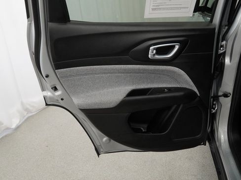 Certified 2025 Jeep Compass Latitude w/ Convenience Group image 40