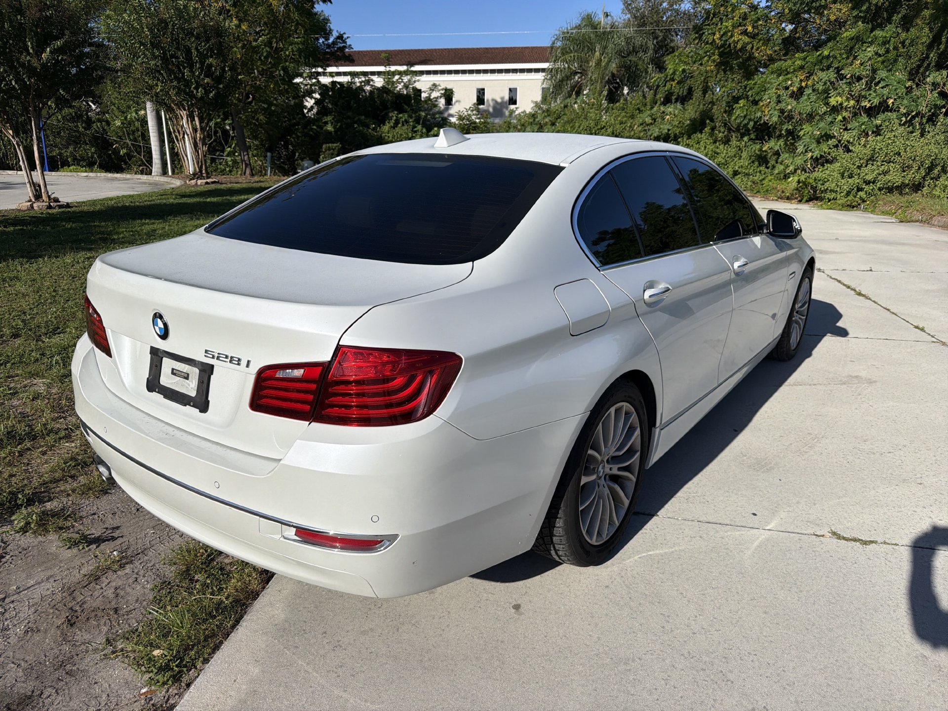 Used 2016 BMW 528i Sedan RWD image 4