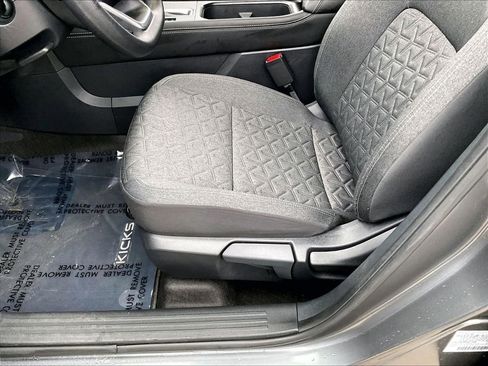 Used 2025 Nissan Kicks SV image 30