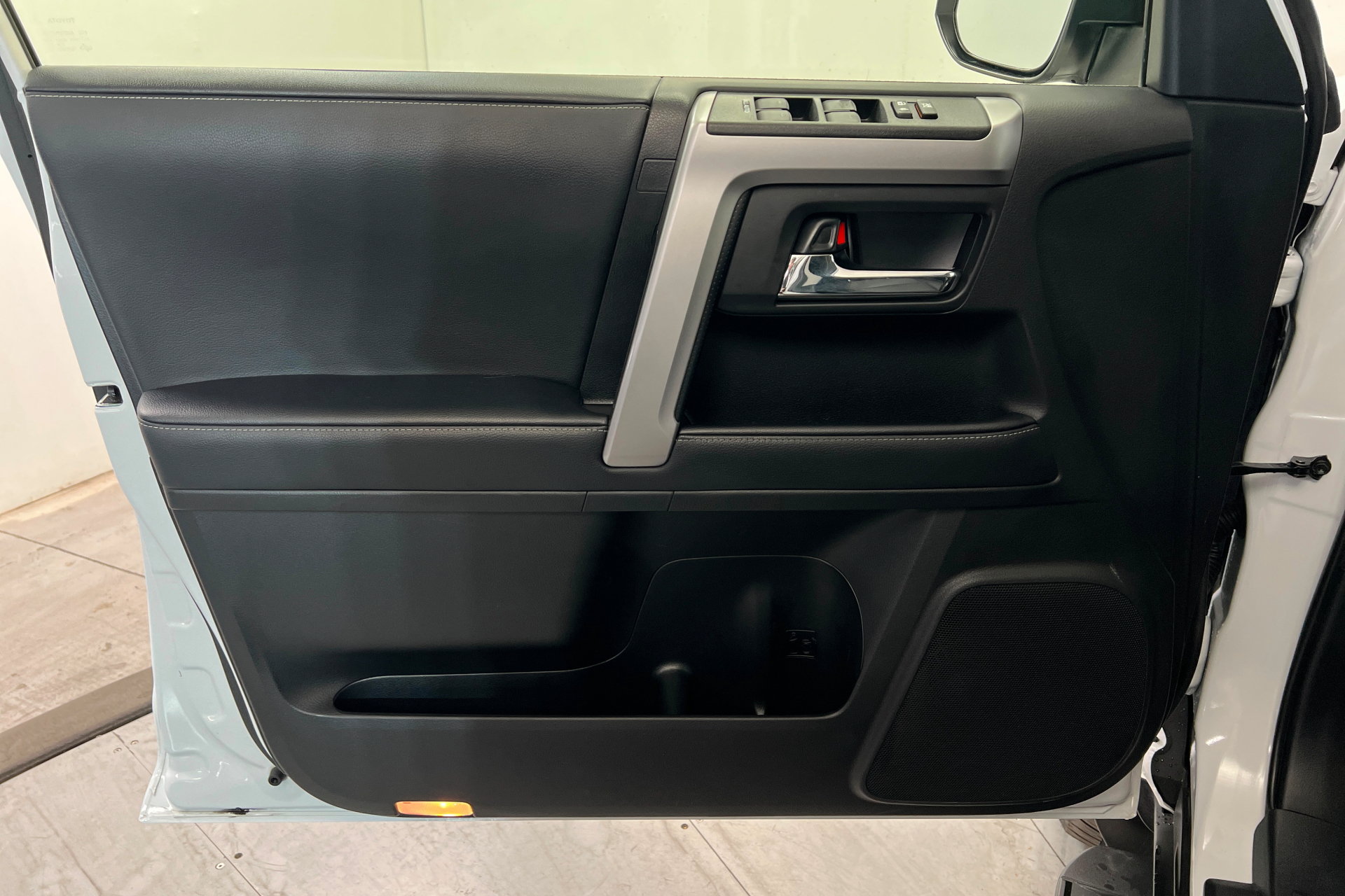 Used 2024 Toyota 4Runner SR5 Premium w/ Moonroof Package AWD/4WD image 12
