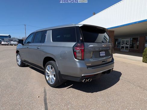 Used 2023 Chevrolet Suburban High Country image 3
