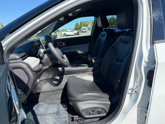 Used 2025 Jeep Compass Limited AWD/4WD image 9