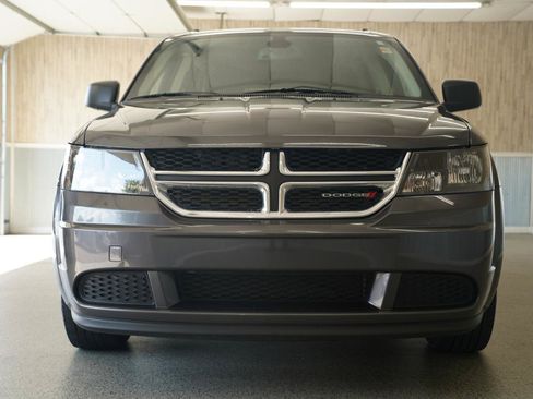 Used 2019 Dodge Journey SE FWD image 3