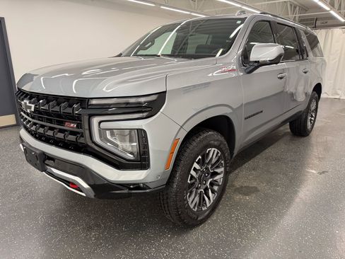 Used 2025 Chevrolet Suburban Z71 image 4