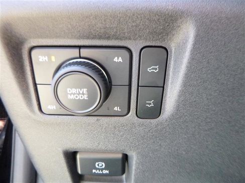 Used 2025 Ford Expedition Platinum AWD/4WD image 18