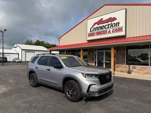Used 2025 Honda Pilot TrailSport image 1