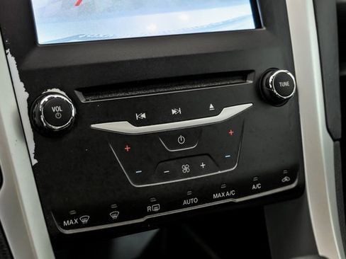 Used 2014 Ford Fusion SE image 19