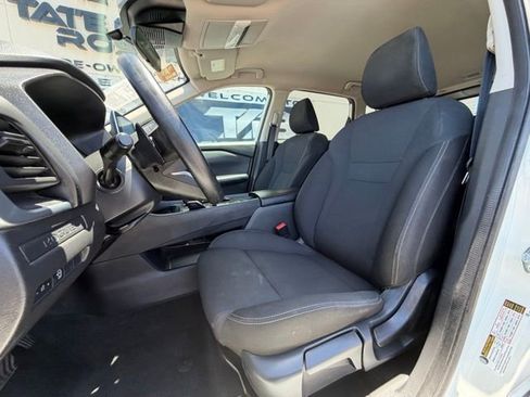 Used 2024 Nissan Rogue S FWD image 13