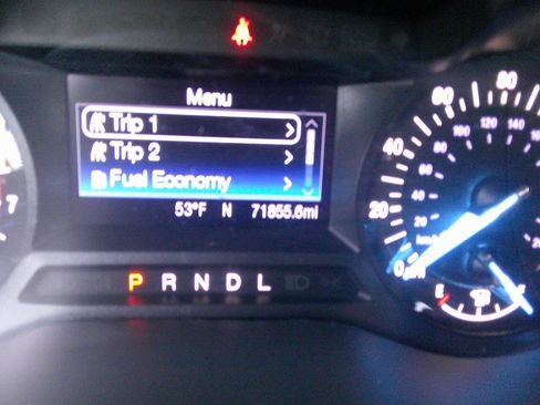 Used 2017 Ford Fusion SE w/ Equipment Group 201A FWD image 11