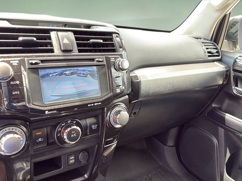 Used 2018 Toyota 4Runner TRD Off-Road AWD/4WD image 29