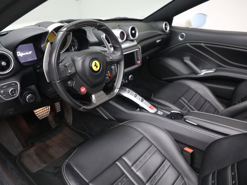 Certified 2017 Ferrari California T image 20
