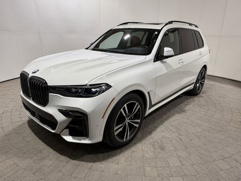 Used 2021 BMW X7 M50i w/ Dynamic Handling Package image 3
