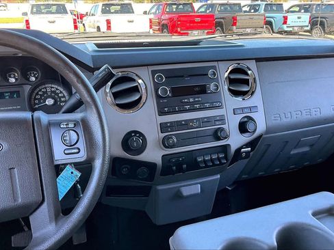 Used 2015 Ford F250 XLT w/ XLT Interior Package image 5
