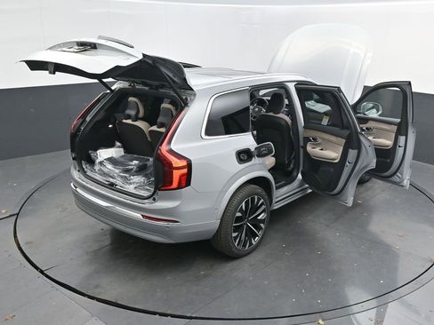 New 2026 Volvo XC90 B6 Plus w/ Protection Package Premier image 40