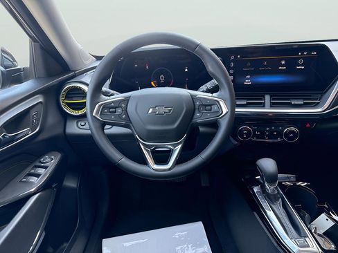 Used 2024 Chevrolet Trax ACTIV w/ Sunroof Package image 21