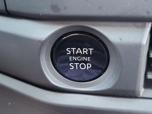 Used 2025 Nissan Pathfinder S FWD image 9