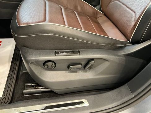 Used 2024 Volkswagen Tiguan SEL R-Line AWD/4WD image 9