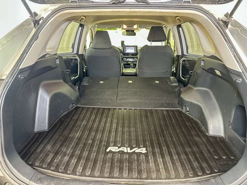 Used 2020 Toyota RAV4 LE w/ All Weather Liner Package AWD/4WD image 17