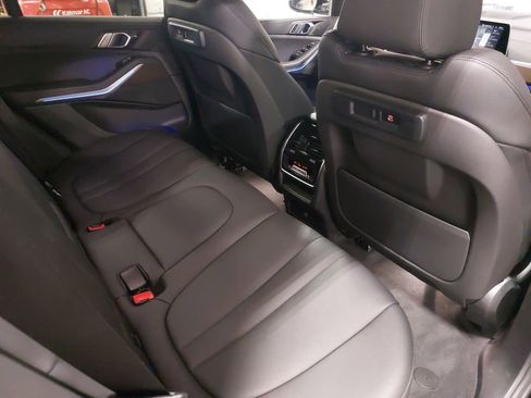 Used 2022 BMW X5 xDrive40i w/ Parking Assistance Package image 11