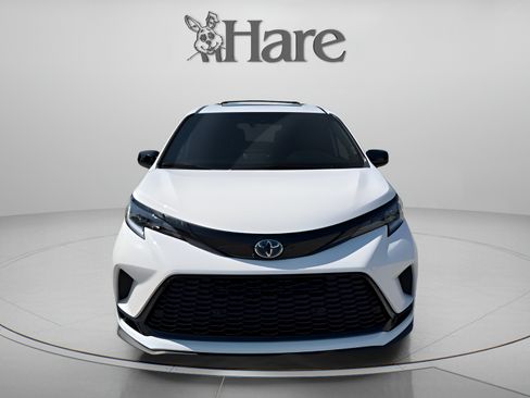 Used 2025 Toyota Sienna XSE w/ XSE Plus Package AWD/4WD image 8