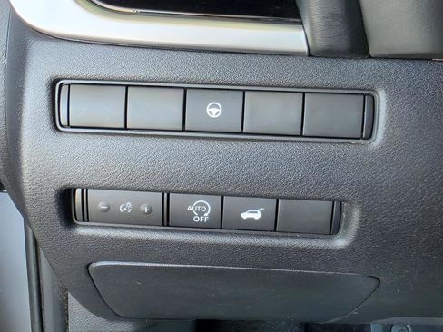 Used 2024 Nissan Rogue SL FWD image 27