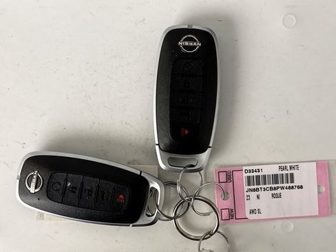 Used 2023 Nissan Rogue SL AWD/4WD image 10