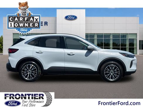 Used 2025 Ford Escape SE w/ PHEV Premium Package FWD image 4
