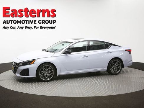 Used 2023 Nissan Altima 2.0 SR FWD image 59